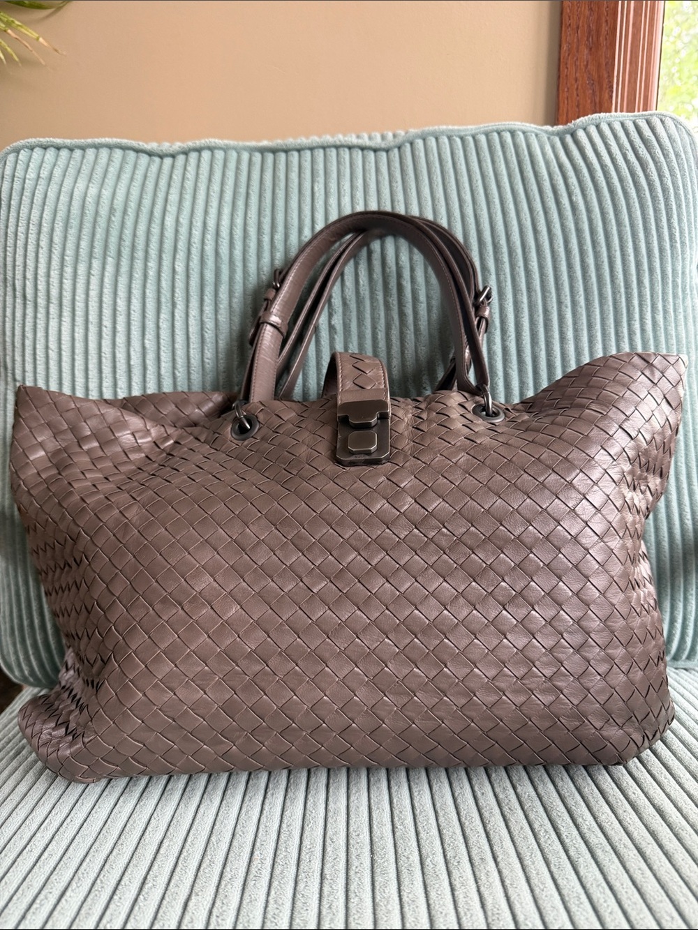 Bottega Veneta Intrecciato Leather Capri Tote
